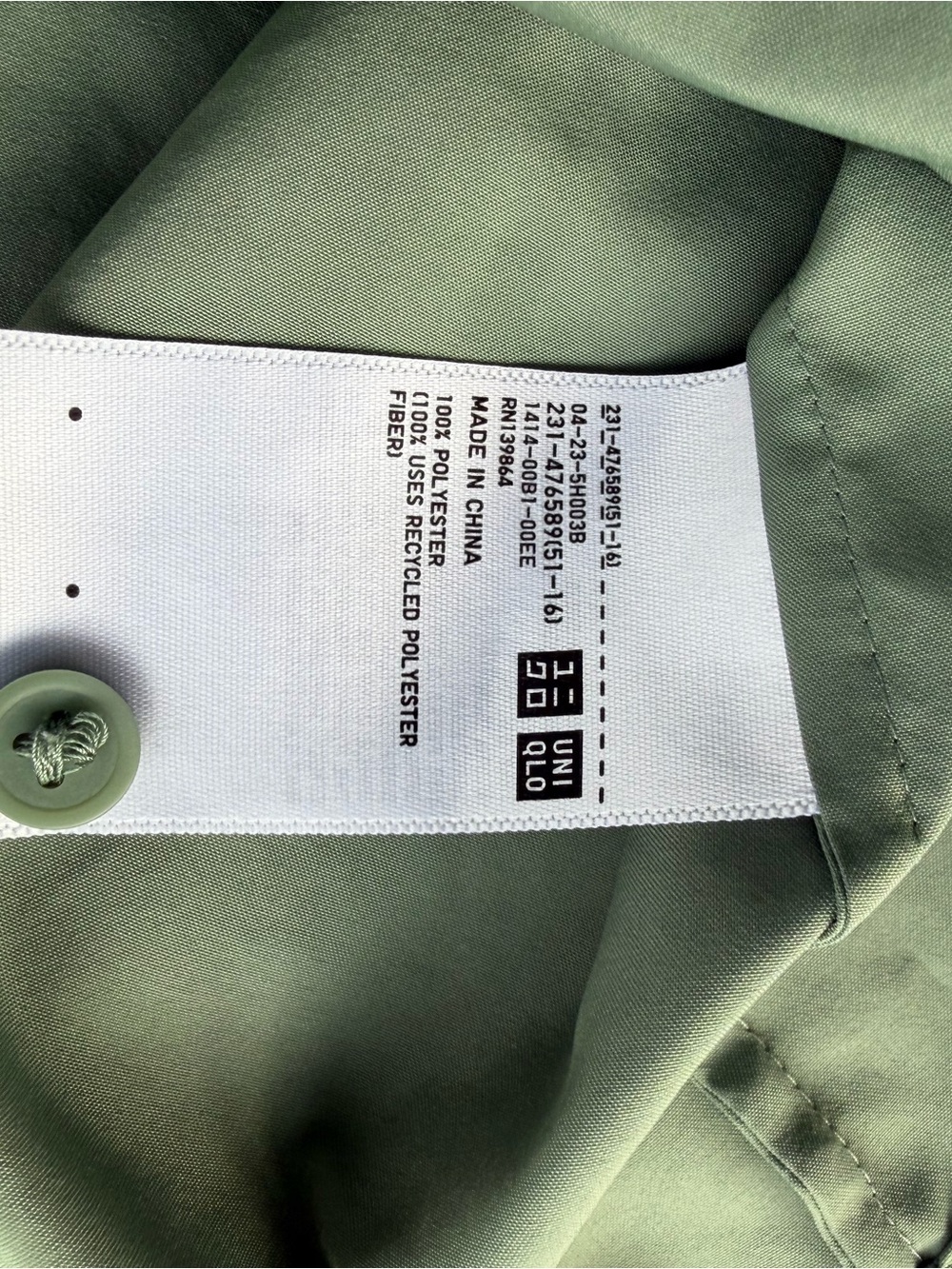 Uniqlo Cropped Button-Down Shirt in Sage - Picture 5 of 6